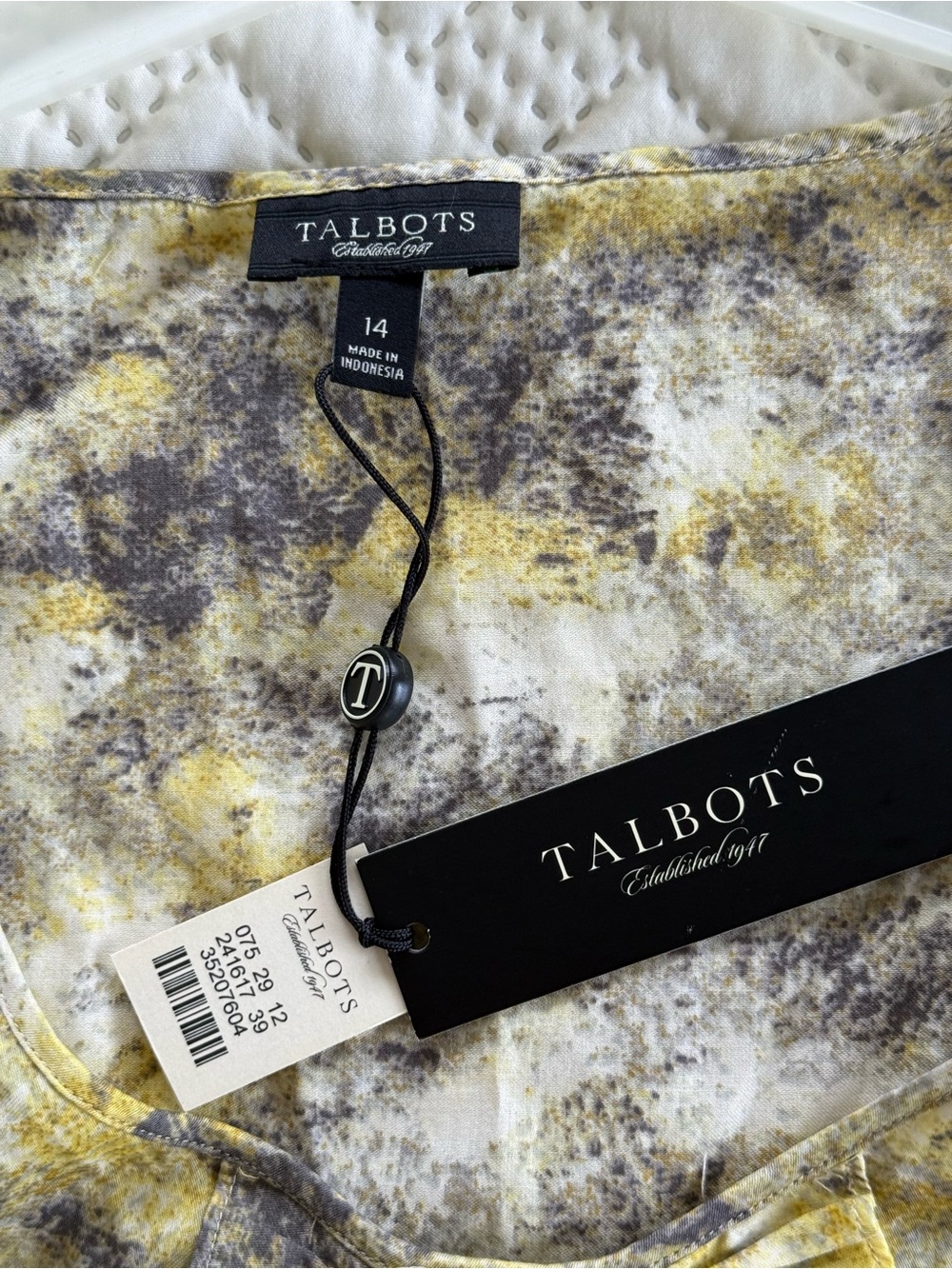 Talbots Yellow and Gray Printed Sleeveless Ruffle Front Shell - Picture 5 of 7